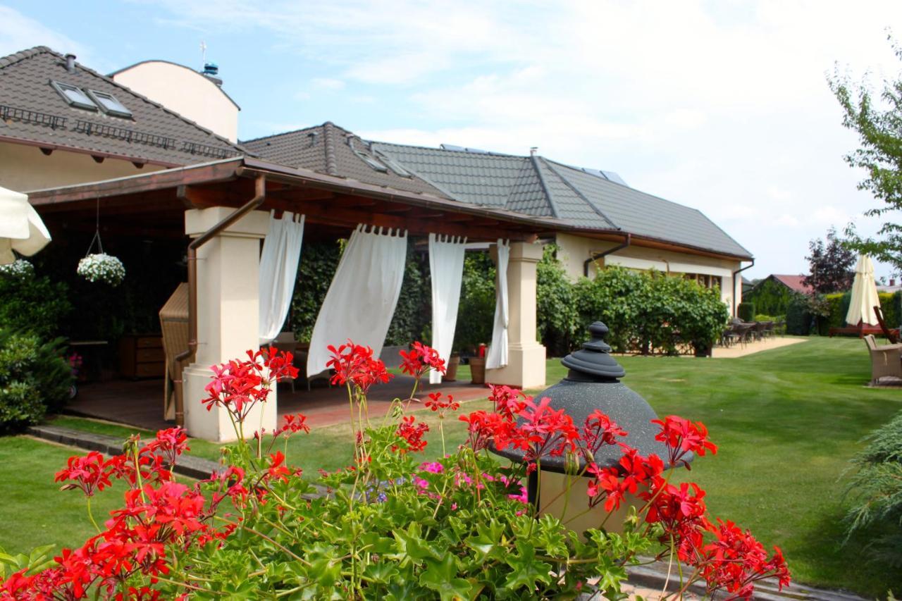 Dworek Szonowice Exteriör bild